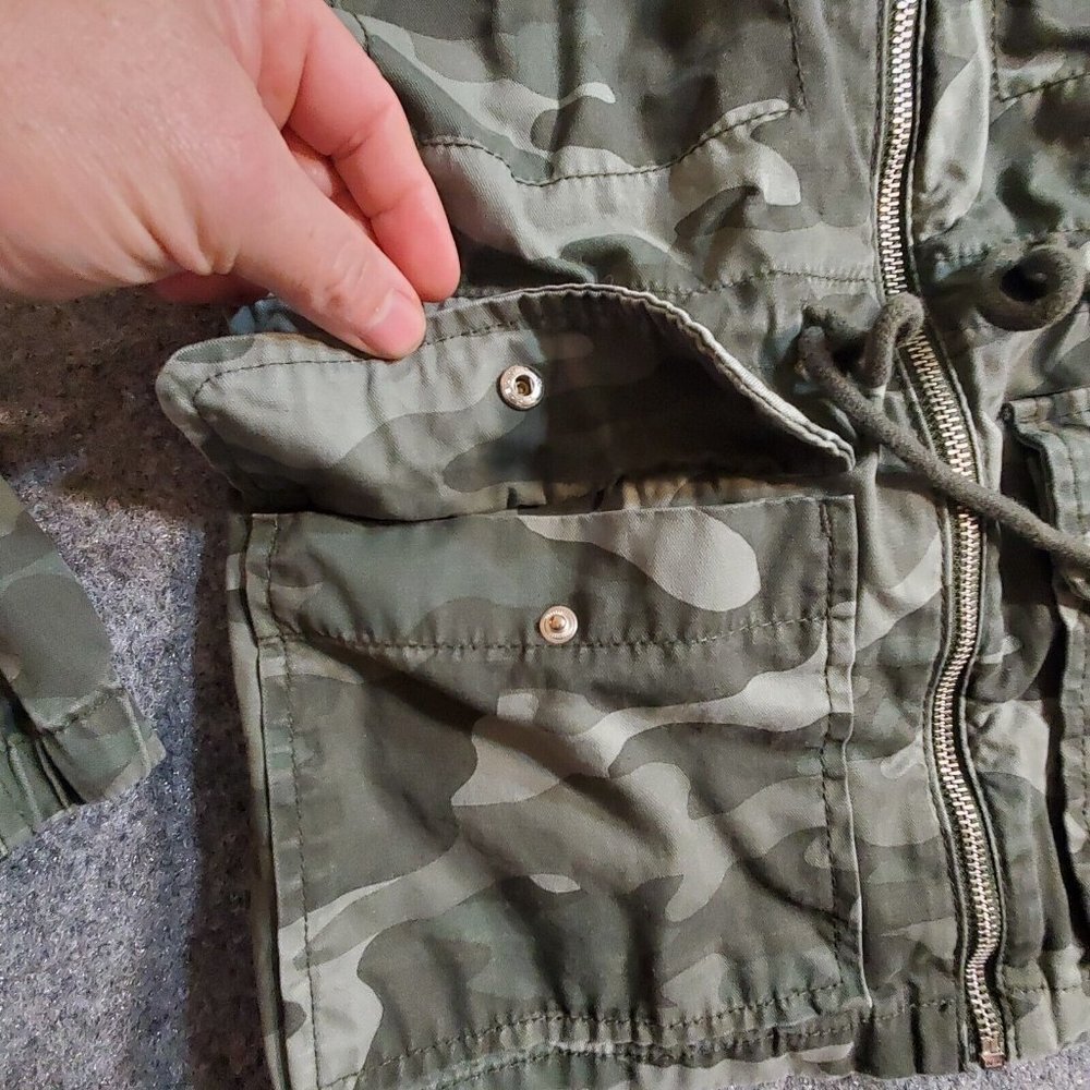 OLD NAVY Women’s Army Camo Flag Utility Full Zip Jacket Flap pockets Sz XS Small - Picture 6 of 13